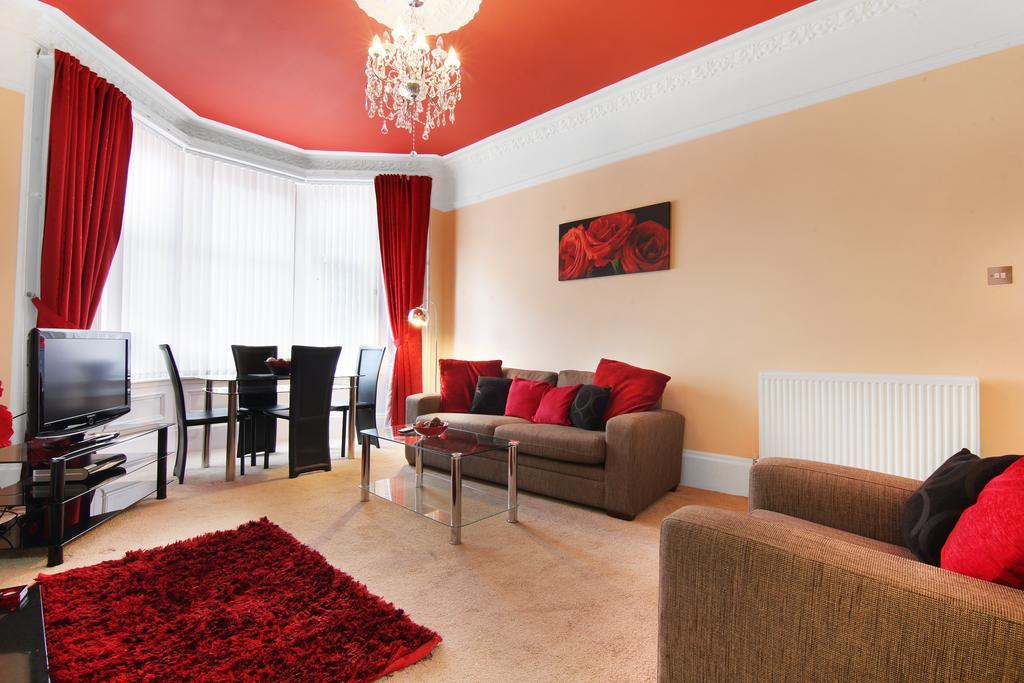 Townhead Apartments Glasgow Airport พาสเลย์ ภายนอก รูปภาพ